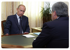 Prime Minister Vladimir Putin meeting with Dmitry Dmitriyenko, the Governor of the Murmansk Region|13 august, 2009|16:39