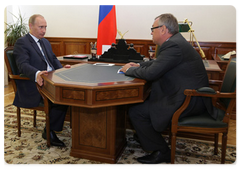 Prime Minister Vladimir Putin during a meeting with Andrei Kostin, head of Vneshtorgbank (VTB)|13 august, 2009|17:29