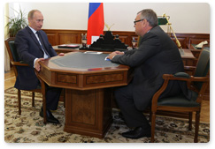 Prime Minister Vladimir Putin met with Andrei Kostin, head of Vneshtorgbank (VTB)