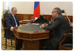 Prime Minister Vladimir Putin during a meeting with Andrei Kostin, head of Vneshtorgbank (VTB)|13 august, 2009|17:36