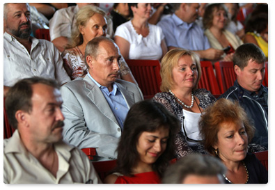 Prime Minister Vladimir Putin and his wife Lyudmila visited a concert of iconic jazz singer Larisa Dolina in Sochi