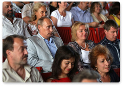 Prime Minister Vladimir Putin and his wife Lyudmila visited a concert of iconic jazz singer Larisa Dolina in Sochi