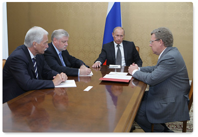 Prime Minister Vladimir Putin met in Sochi with State Duma Speaker Boris Gryzlov, Federation Council Speaker Sergei Mironov, and Deputy Prime Minister and Finance Minister Alexei Kudrin