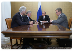 Prime Minister Vladimir Putin during a meeting in Sochi with State Duma Speaker Boris Gryzlov, Federation Council Speaker Sergei Mironov, and Deputy Prime Minister and Finance Minister Alexei Kudrin|14 august, 2009|16:29