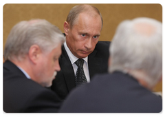Prime Minister Vladimir Putin during a meeting in Sochi with State Duma Speaker Boris Gryzlov, Federation Council Speaker Sergei Mironov, and Deputy Prime Minister and Finance Minister Alexei Kudrin|14 august, 2009|16:29