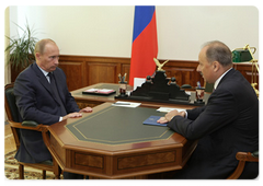 Prime Minister Vladimir Putin during a meeting with Chairman of Vnesheconombank Vladimir Dmitriyev|15 august, 2009|12:30