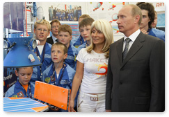 Prime Minister Vladimir Putin visited exhibition pavilions at the International Air Show MAKS-2009