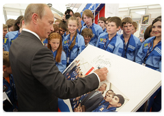 Prime Minister Vladimir Putin visiting exhibition pavilions at the International Air Show MAKS-2009|18 august, 2009|16:26