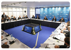 Vladimir Putin chairing a meeting on the development of the Russian aircraft industry|18 august, 2009|18:54