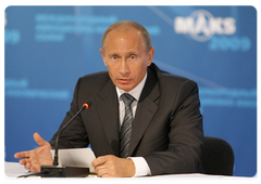 Председатель Правительства Российской Федерации В.В.Путин провел совещание по вопросам развития отечественного самолетостроения|18 августа, 2009|18:54