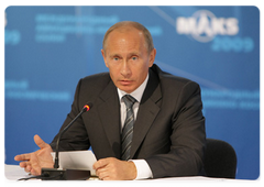 Vladimir Putin chairing a meeting on the development of the Russian aircraft industry|18 august, 2009|18:54