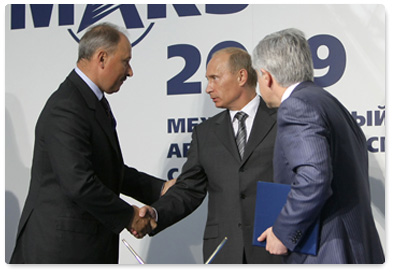 A number of contracts were signed in the presence of Prime Minister Vladimir Putin at the International Air Show MAKS-2009