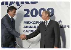 A number of contracts being signed with the Sukhoi Company in the presence of Prime Minister Vladimir Putin at the MAKS-2009 Air Show|18 august, 2009|18:54