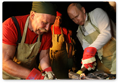 Prime Minister Vladimir Putin visited the ethnographic village of Taltsy on the banks of the Angara River, where he viewed handmade iron crafts by Lake Baikal area’s blacksmiths