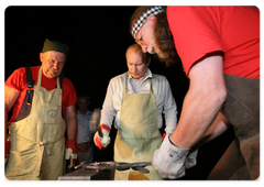 Prime Minister Vladimir Putin visited the ethnographic village of Taltsy on the banks of the Angara River, where he viewed handmade iron crafts by Lake Baikal area’s blacksmiths|2 august, 2009|10:59