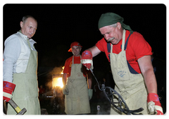 Prime Minister Vladimir Putin visited the ethnographic village of Taltsy on the banks of the Angara River, where he viewed handmade iron crafts by Lake Baikal area’s blacksmiths|2 august, 2009|11:01
