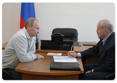 Prime Minister Vladimir Putin met with Irkutsk Region Governor Dmitry Mezentsev|2 august, 2009|11:48