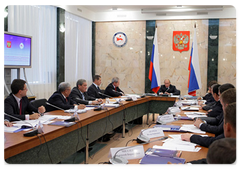 Prime Minister Vladimir Putin during a meeting in Mirny on the implementation of instructions issued by the President and the Government related to the socio-economic development of the Republic of Sakha (Yakutia)|21 august, 2009|08:04