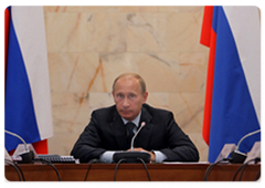 Prime Minister Vladimir Putin during a meeting in Mirny on the implementation of instructions issued by the President and the Government related to the socio-economic development of the Republic of Sakha (Yakutia)|21 august, 2009|08:13