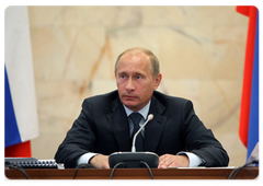 Prime Minister Vladimir Putin during a meeting in Mirny on the implementation of instructions issued by the President and the Government related to the socio-economic development of the Republic of Sakha (Yakutia)|21 august, 2009|08:16