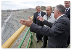 Prime Minister Vladimir Putin, on a visit to Yakutia, inspected the Mir open pit mine