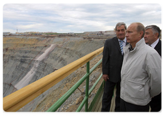 Prime Minister Vladimir Putin, on a visit to Yakutia, at the Mir open pit mine|21 august, 2009|08:32