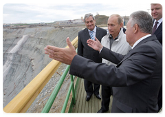 Prime Minister Vladimir Putin, on a visit to Yakutia, at the Mir open pit mine|21 august, 2009|08:34