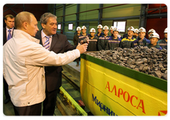 Prime Minister Vladimir Putin at the ceremony of commissioning the Mir open pit mine in Yakutia|21 august, 2009|08:50
