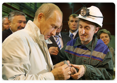Prime Minister Vladimir Putin at the ceremony of commissioning the Mir open pit mine in Yakutia|21 august, 2009|08:59