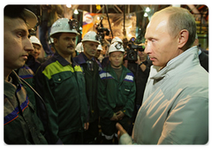 Prime Minister Vladimir Putin at the ceremony of commissioning the Mir open pit mine in Yakutia|21 august, 2009|09:01
