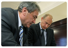 Prime Minister Vladimir Putin meeting with Vyacheslav Shtyrov, President of the Republic of Sakha (Yakutia)|21 august, 2009|10:29