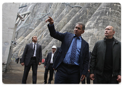 Председатель Правительства Российской Федерации В.В.Путин, прибывший с рабочей поездкой в Республику Хакасия, посетил Саяно-Шушенскую ГЭС|21 августа, 2009|12:08