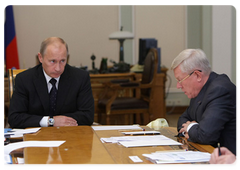 Prime Minister Vladimir Putin chairing a meeting on restructuring the missile and space industry|25 august, 2009|17:43