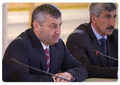 South Ossetian President Eduard Kokoity at a meeting with Prime Minister Vladimir Putin|26 august, 2009|16:20