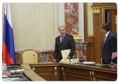 Prime Minister Vladimir Putin chairs Government meeting|27 august, 2009|15:47