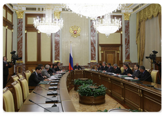 Prime Minister Vladimir Putin chairs Government meeting|27 august, 2009|15:54