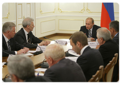 Prime Minister Vladimir Putin chairing a meeting on the preparation of educational establishments for the new academic year|28 august, 2009|17:39
