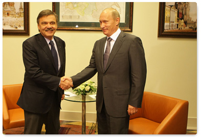 Prime Minister Vladimir Putin met with International Ice Hockey Federation President Rene Fasel