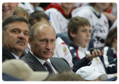 Prime Minister Vladimir Putin at a national hockey team training session in the Ice Palace at Khodynskoye Pole|31 august, 2009|20:08