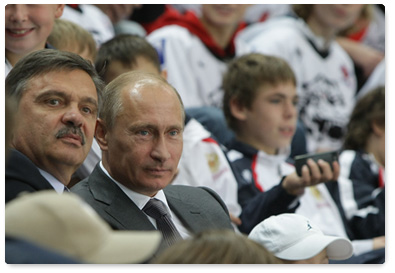 Prime Minister Vladimir Putin visited a national hockey team training session in the Ice Palace at Khodynskoye Pole