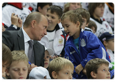 Prime Minister Vladimir Putin at a national hockey team training session in the Ice Palace at Khodynskoye Pole|31 august, 2009|20:08