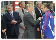 Prime Minister Vladimir Putin conferring state decorations on members of the Russian ice hockey team|31 august, 2009|20:08