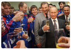 Prime Minister Vladimir Putin conferring state decorations on members of the Russian ice hockey team|31 august, 2009|20:08