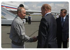 Prime Minister Vladimir Putin, on a working trip to the Orenburg Region, visiting the Eksperimentalnoye farm|4 august, 2009|20:57