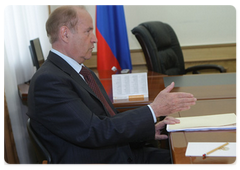 Governor of the Orenburg Region Alexei Chernyshov meeting with Prime Minister Vladimir Putin|4 august, 2009|21:18