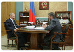 Prime Minister Vladimir Putin meeting with head of the Federal Tariff Service Sergei Novikov|5 august, 2009|13:02