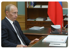 Prime Minister Vladimir Putin meeting with head of the Federal Tariff Service Sergei Novikov|5 august, 2009|13:08