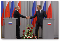 Following the talks, Prime Minister Vladimir Putin and his Polish counterpart Donald Tusk held a joint news conference