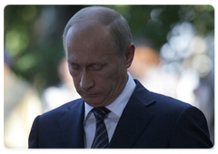 В.В.Путин принял участие в памятной церемонии у Могилы защитников побережья в Мемориальном комплексе Вестерплатте|1 сентября, 2009|14:31