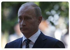 Prime Minister Vladimir Putin taking part in a memorial ceremony at the Tomb of the Defenders of the Coast in the Westerplatte Memorial|1 september, 2009|14:31